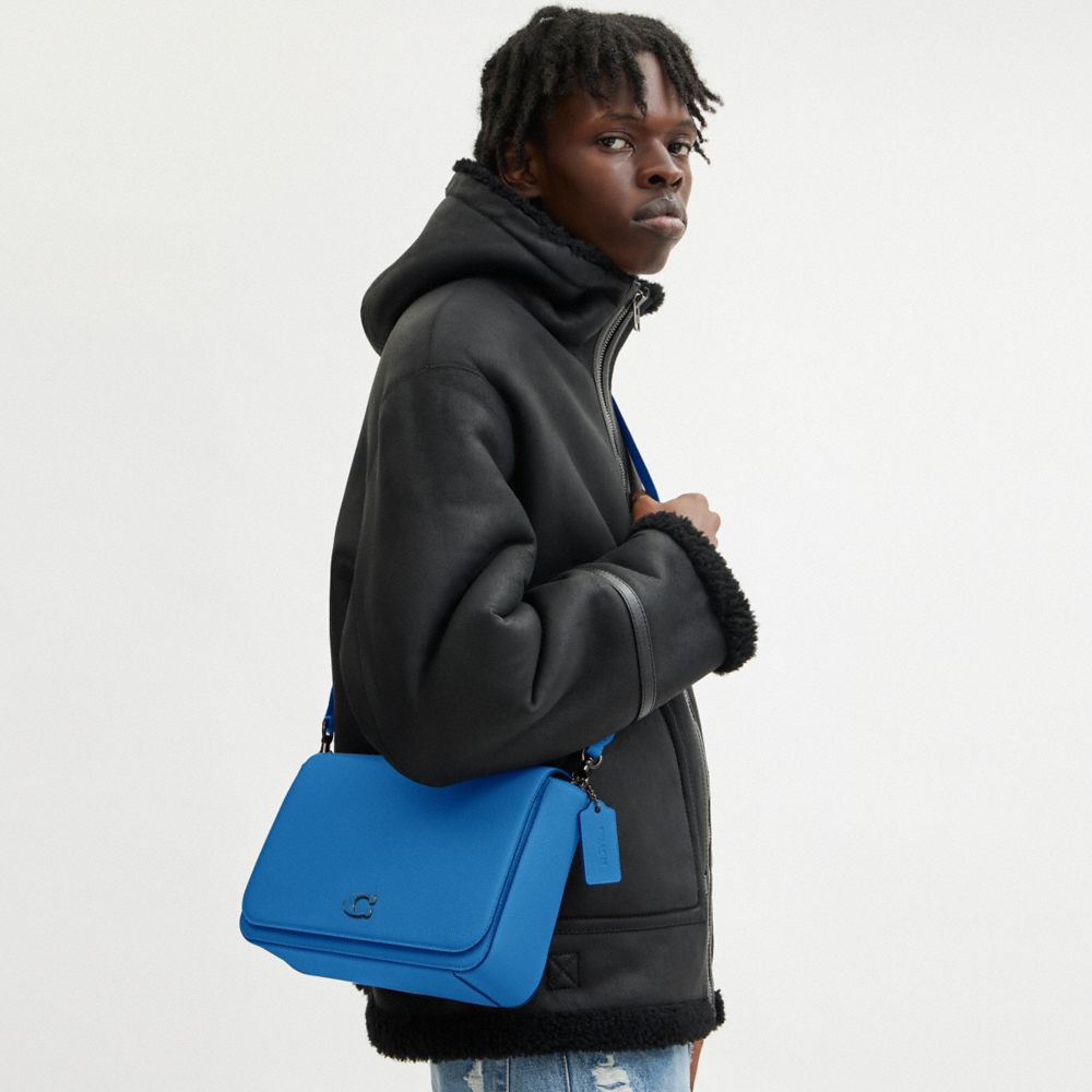 MESSENGER BAG WITH SIGNATURE CANVAS INTERIOR