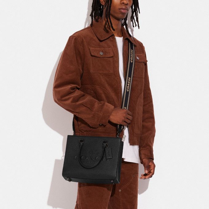 COACH Official Site Official page | TOTE WITH SIGNATURE CANVAS