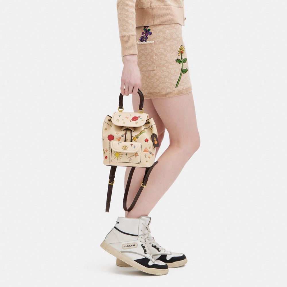 COACH X OBSERVED BY US RIYA 21 撞色後背包