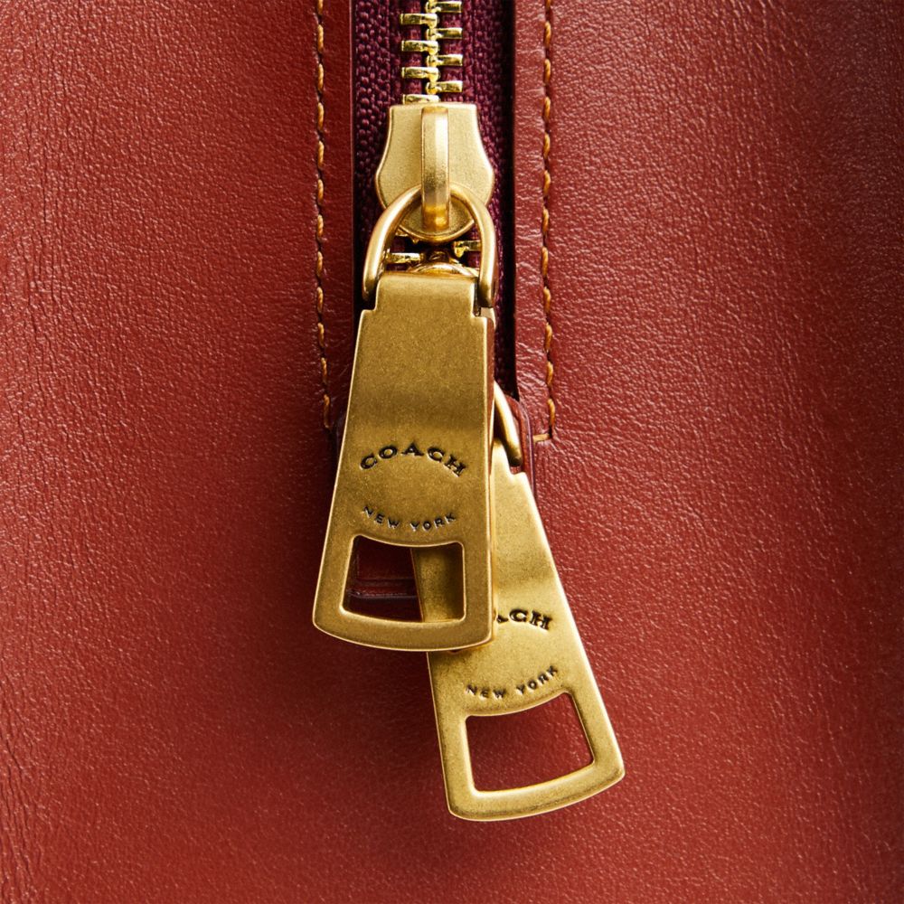 CARTER CARRYALL 28 經典 SIGNATURE 帆布手袋