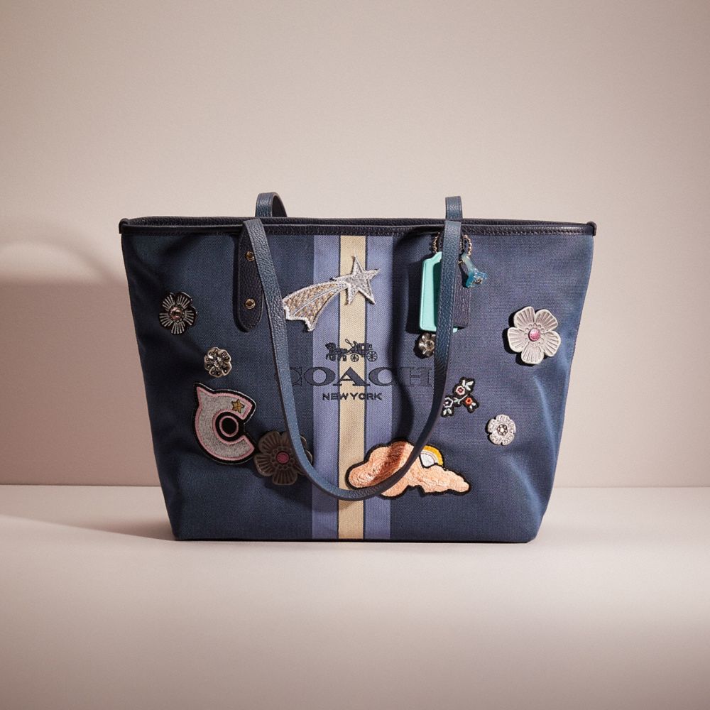 CL042 - Upcrafted City Zip Tote With Horse And Carriage Gold/Blue Midnight Navy