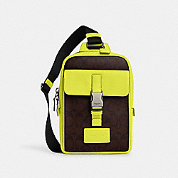 Track Pack In Colorblock Signature Canvas - CL432 - Qb/Mahogany/Bright Yellow