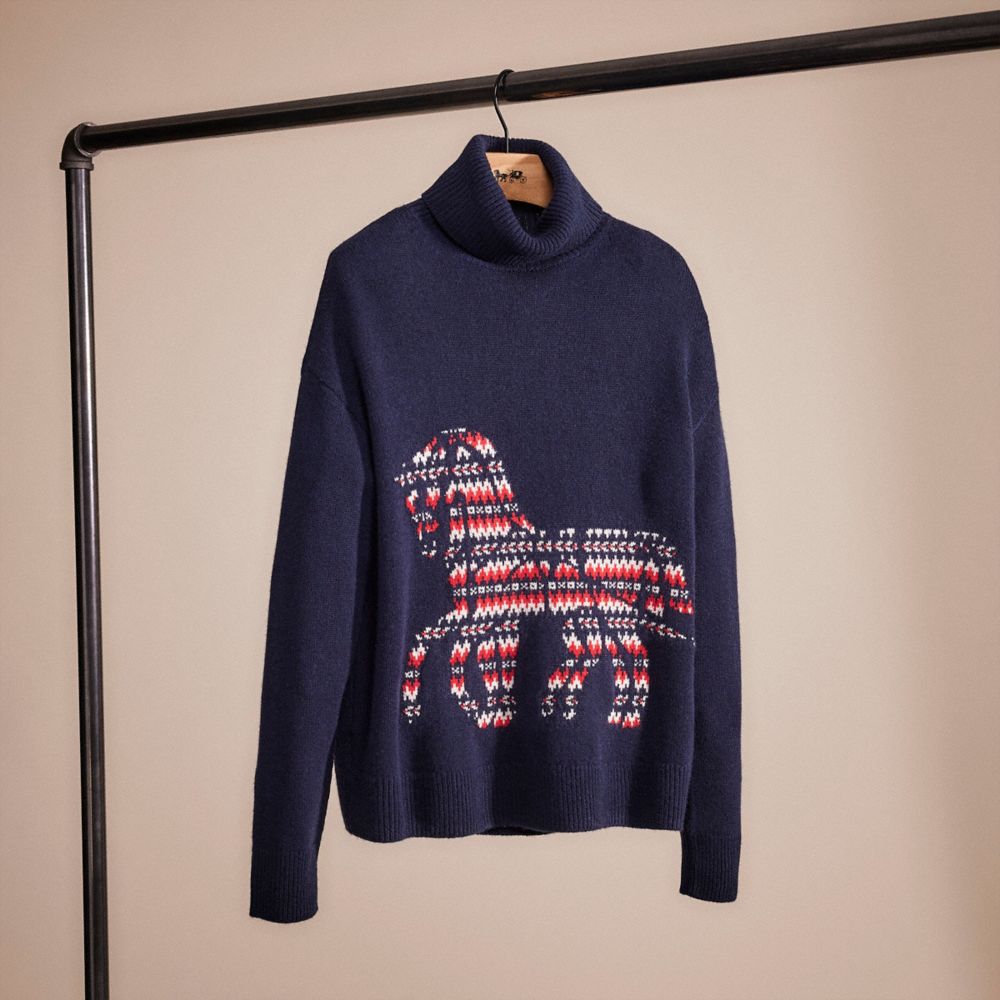 CL781 - Restored Horse And Carriage Intarsia Turtleneck Sweater In Recycled Wool And Cashmere Navy