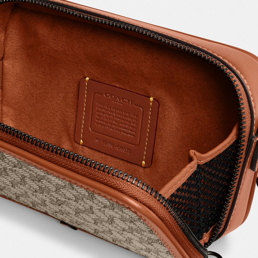 CHARTER 迷你經典 SIGNATURE 緹花面料輕薄斜背手袋