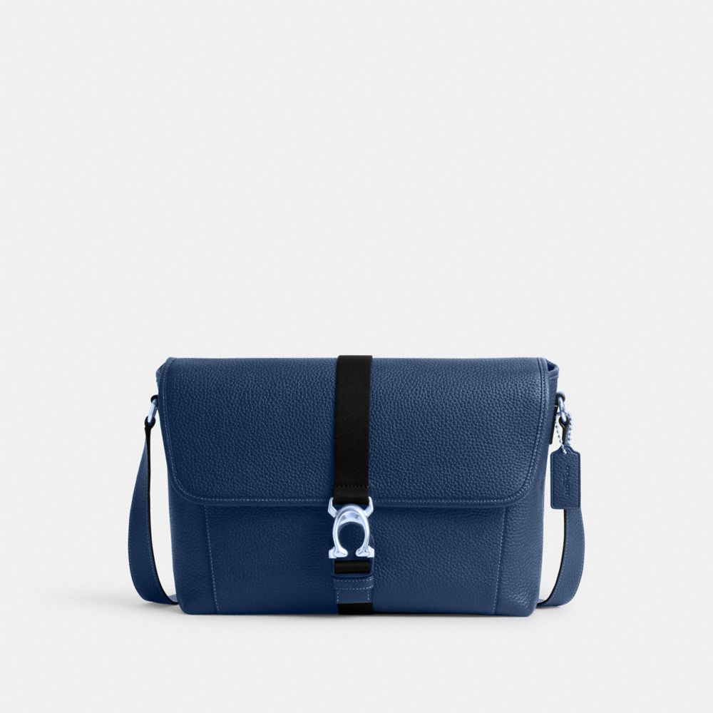 COACH&reg;,Beck Messenger,,Front View