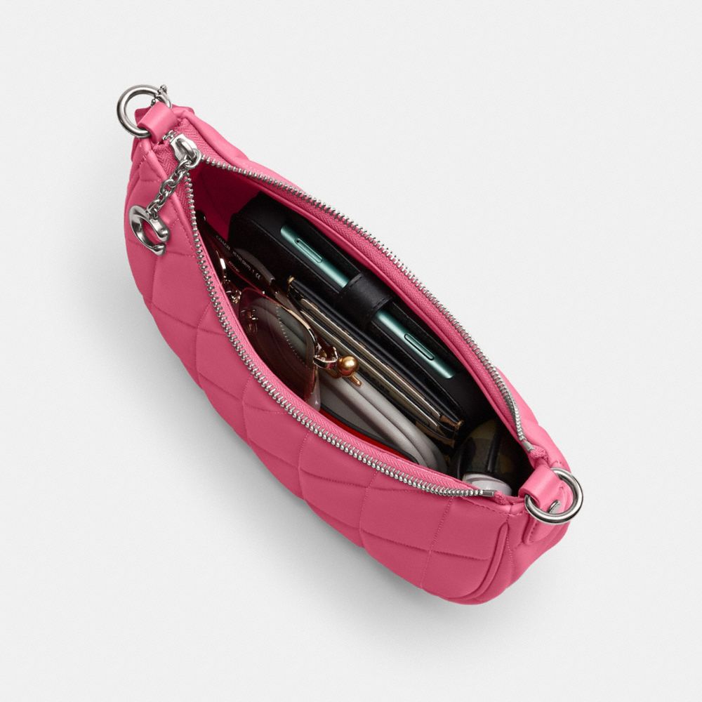 MIRA 蓬鬆絎縫與心形肩帶單肩手袋