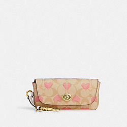 COACH CP496 Sunglass Case In Signature Canvas With Heart Print GOLD/LIGHT KHAKI CHALK MULTI