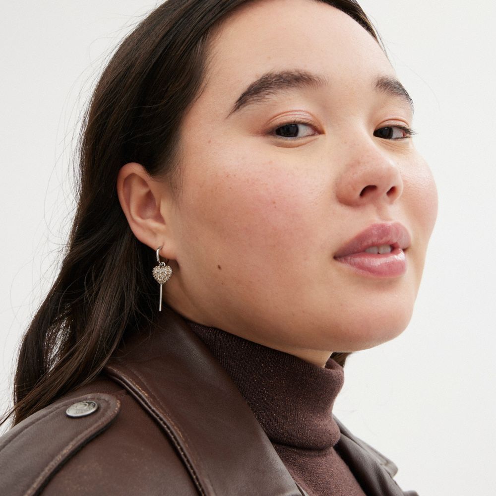 棒棒堂與嘴唇圖樣不對稱耳環