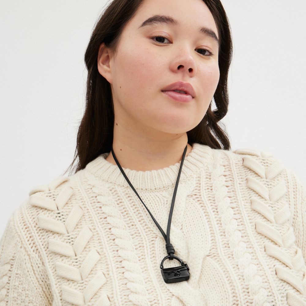 手袋造型掛飾皮革項鍊