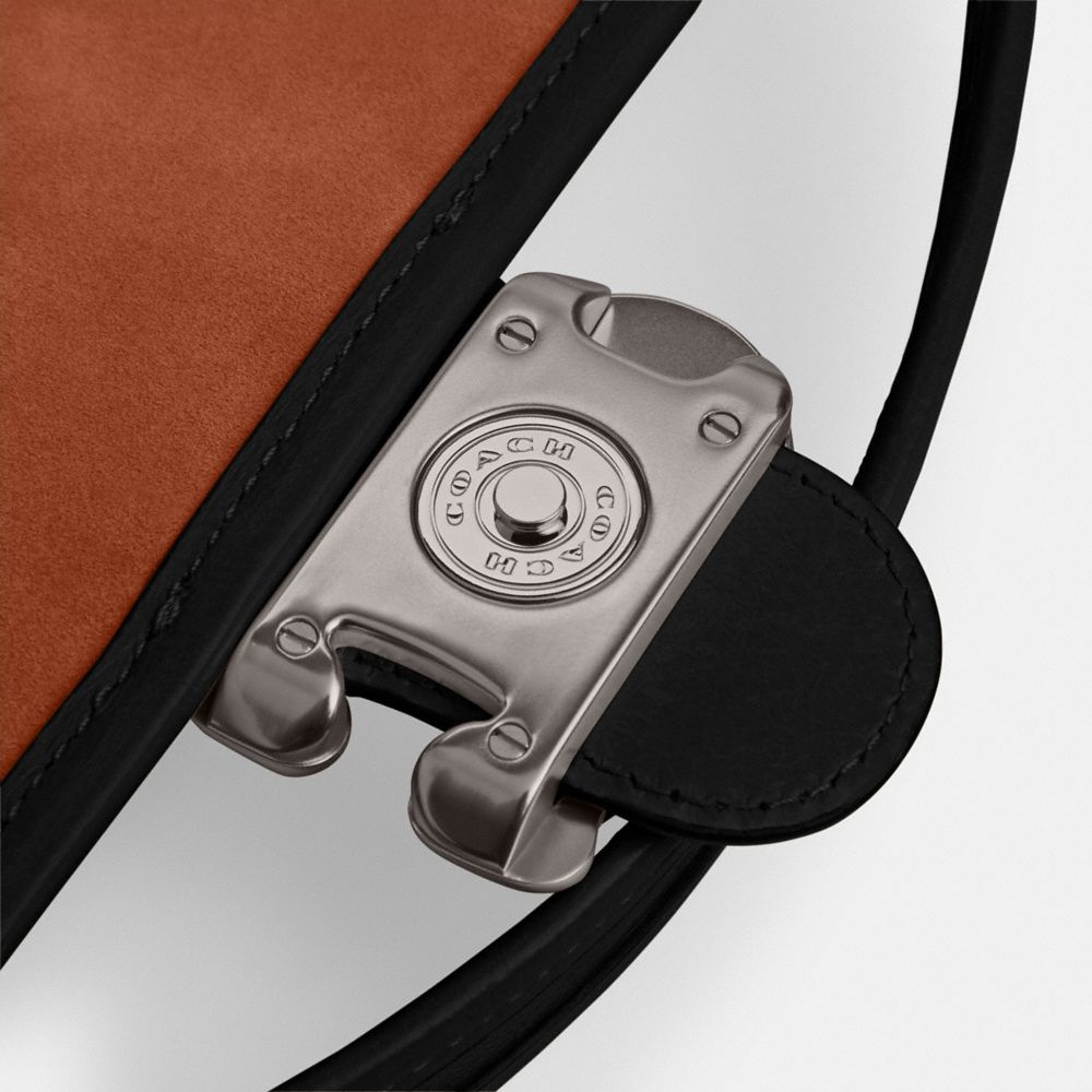 SOFT TABBY 單肩手袋