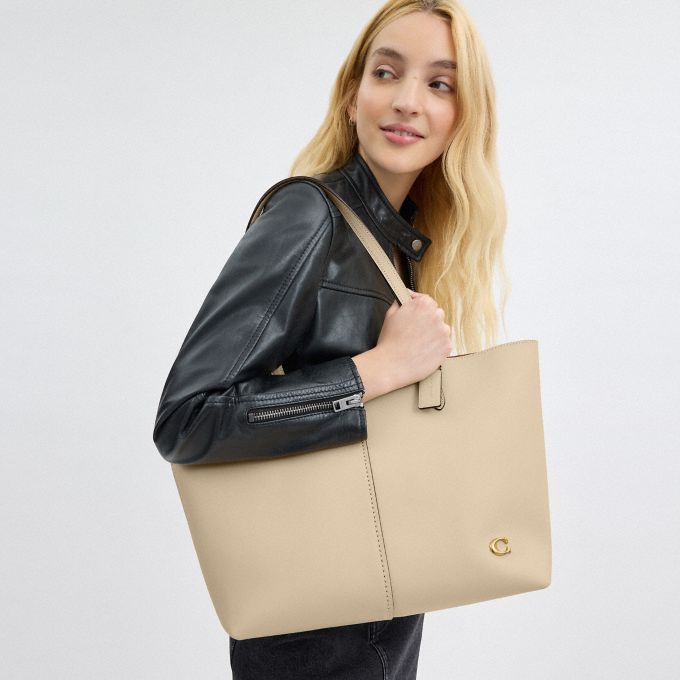 COACH Official Site Official page | NORTH TOTE 32