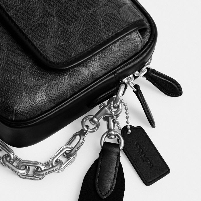 CHARTER 經典SIGNATURE 24 帆布翻蓋斜背手袋| COACH 官方網站Official page