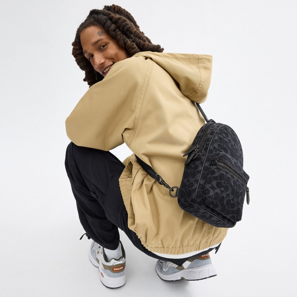 CHARTER PACK IN SIGNATURE DENIM