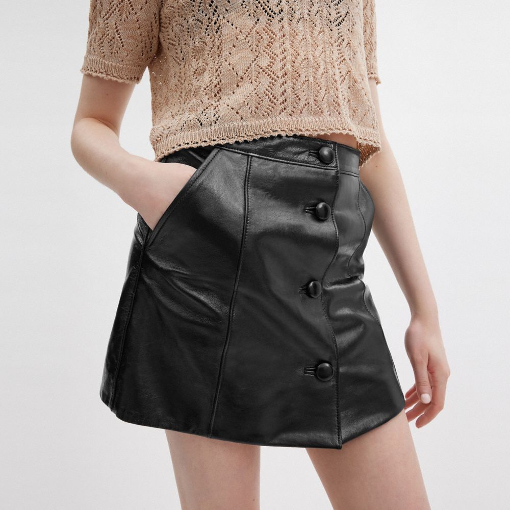 漆皮皮革迷你裙