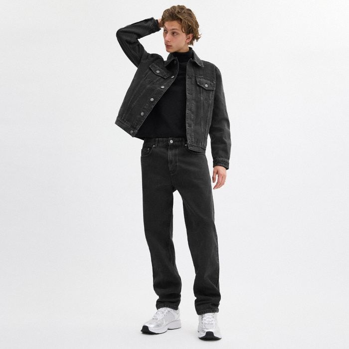 BLACK TAPER JEANS