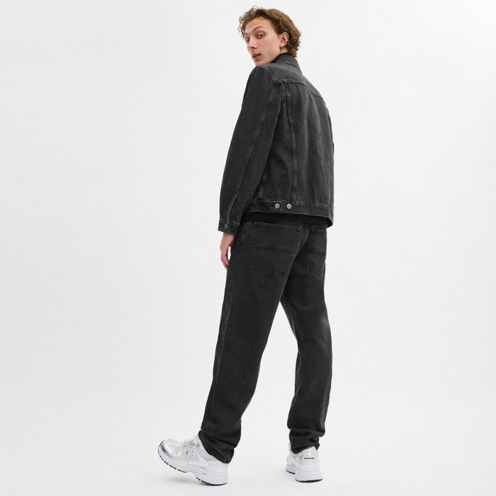 BLACK TAPER JEANS
