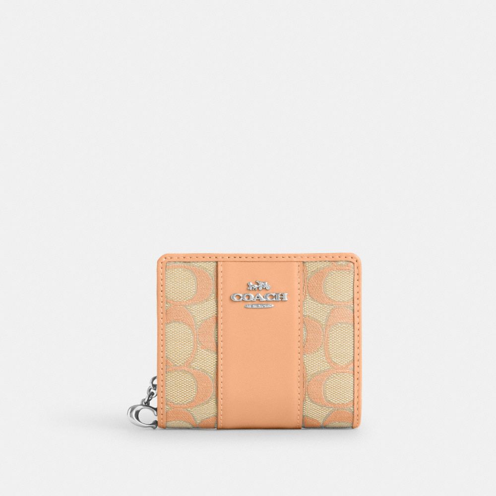 Snap Wallet In Signature Jacquard - CT980 - Sv/Faded Blush
