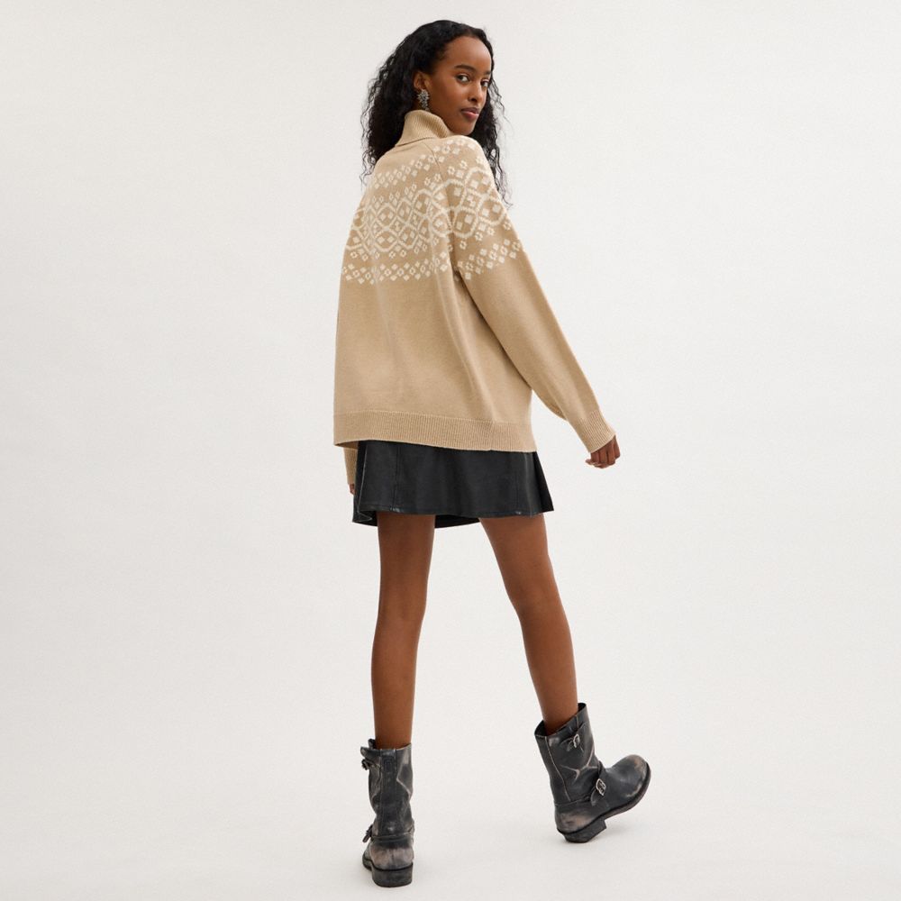 SIGNATURE CREST TURTLENECK