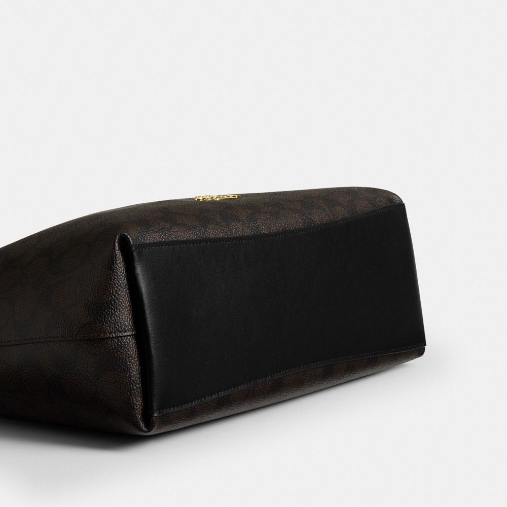 LAUREL SHOULDER BAG IN SIGNATURE CANVAS