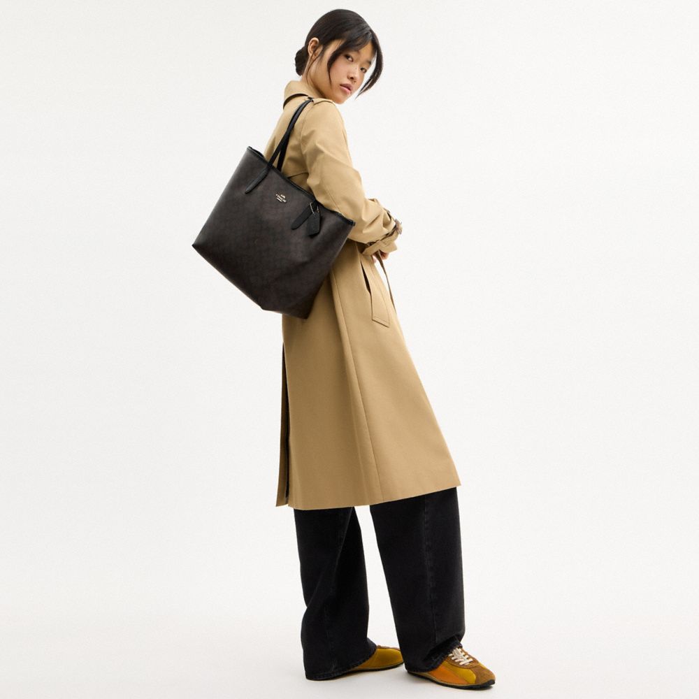 CITY TOTE BAG IN SIGNATURE CANVAS