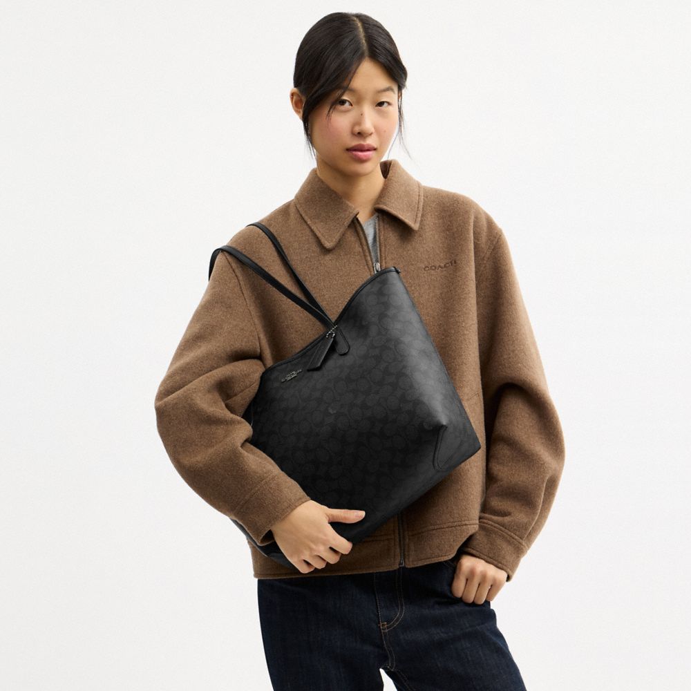 CITY TOTE BAG IN SIGNATURE CANVAS