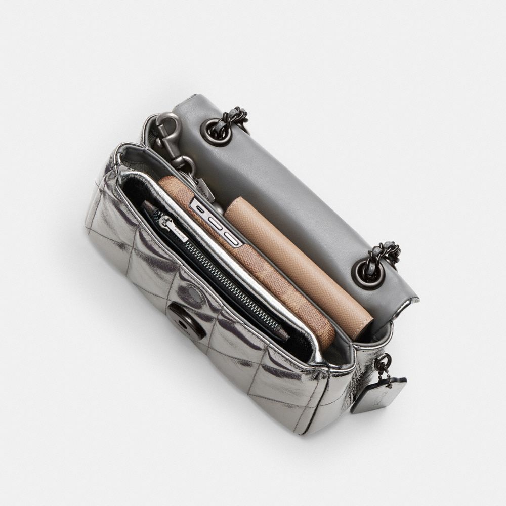 TABBY 26 絎縫單肩手袋