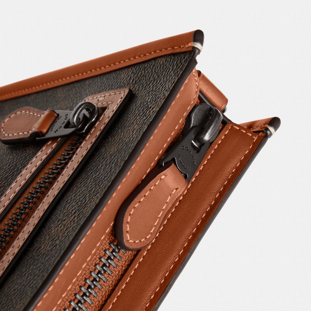 HITCH CONVERTIBLE CROSSBODY WITH HYBRID POUCH IN HORSE AND CARRIAGE PRINT