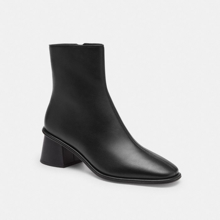 GIGI BOOTIE