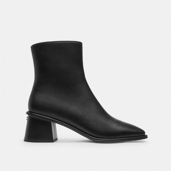 GIGI BOOTIE