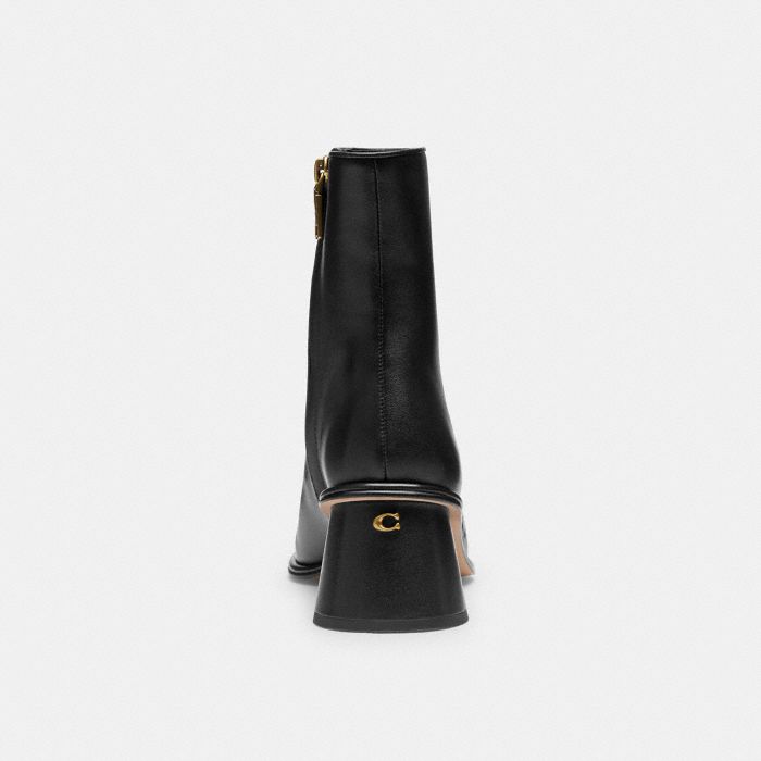 GIGI BOOTIE