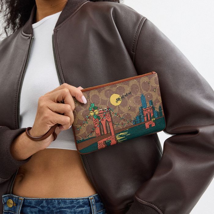 節慶風格布魯克林大橋圖案經典 SIGNATURE 帆布小型手腕包