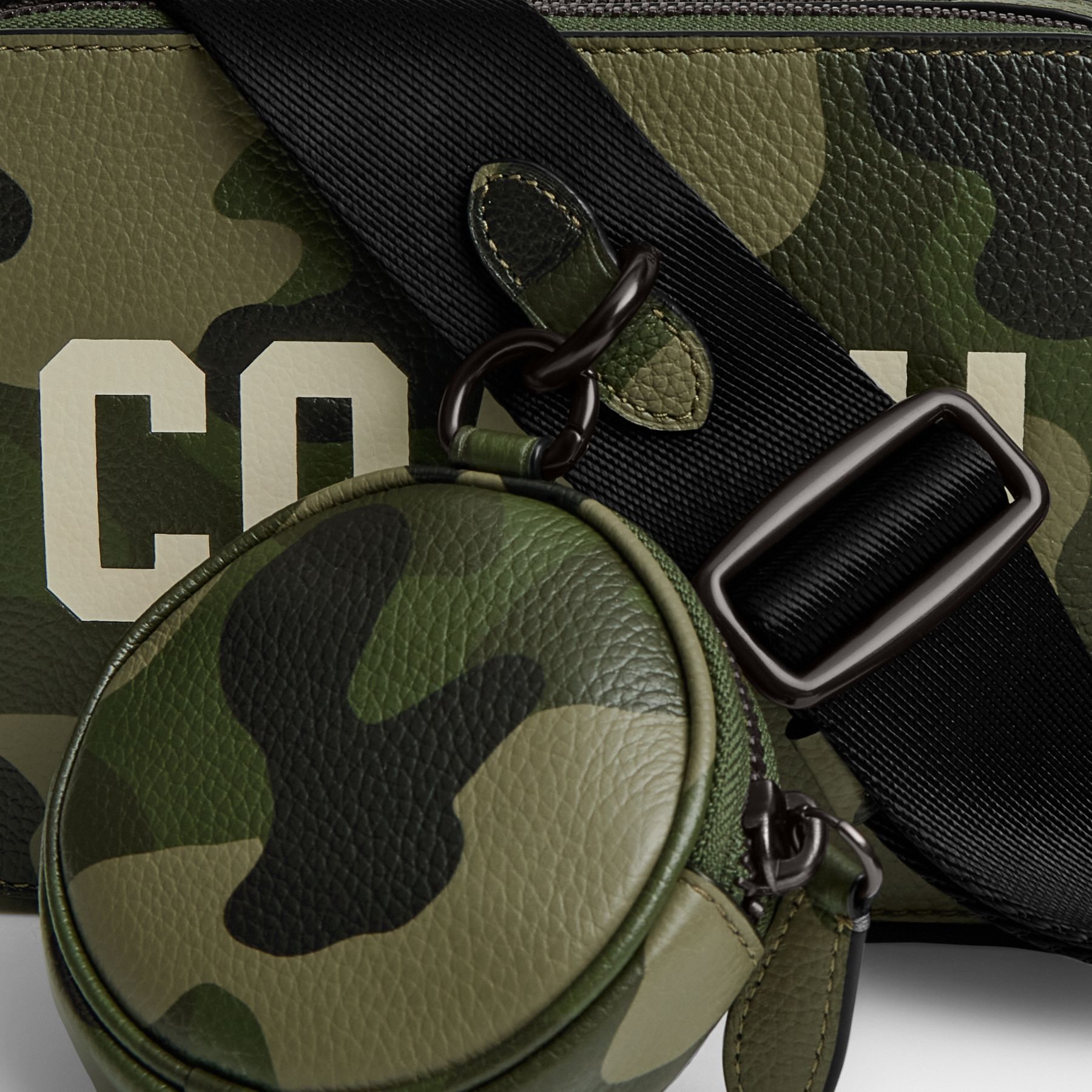 ラウンドポーチ付★COACH★ Charterクロスボディ19 迷彩柄 ラウンドポーチ付☆COACH☆ Charterクロスボディ19 迷彩柄