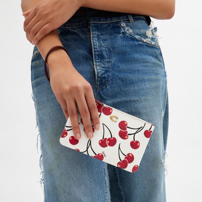 SMALL WRISTLET WITH CHERRY PRINT