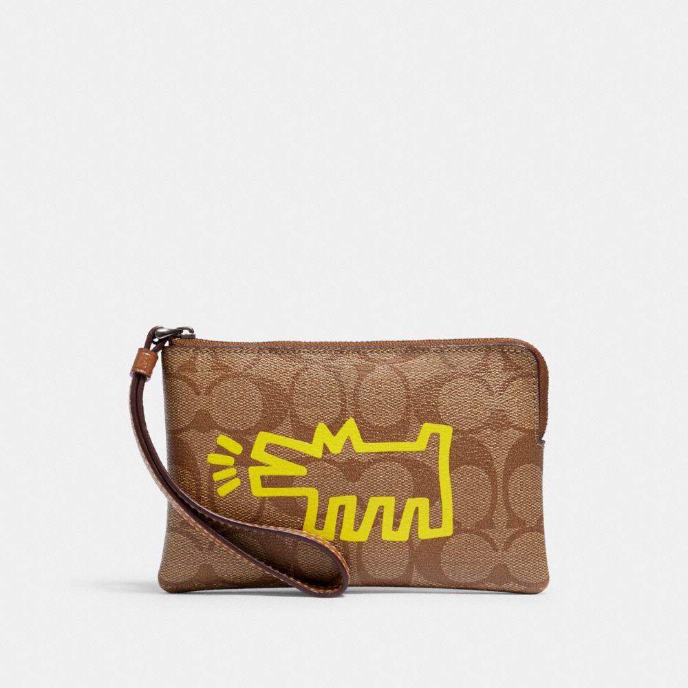 KEITH HARING CORNER ZIP WRISTLET IN SIGNATURE CANVAS - F12998 - QB/KHAKI SADDLE