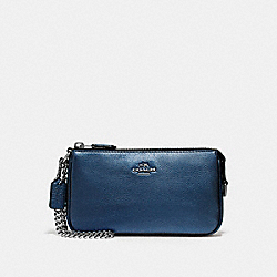 LARGE WRISTLET 19 IN METALLIC PEBBLE LEATHER - COACH f20151 - SILVER/METALLIC NAVY