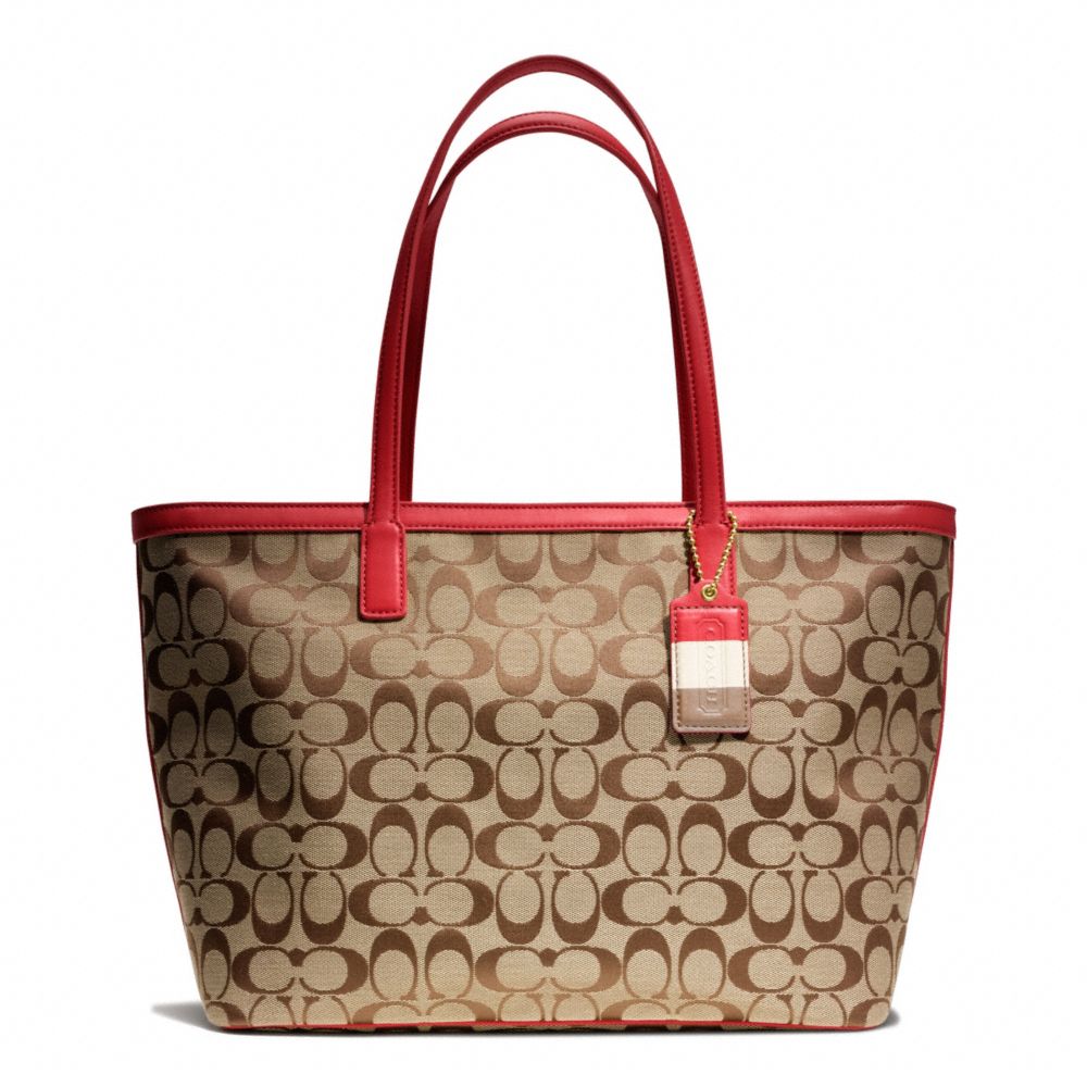 WEEKEND MEDIUM ZIP TOP TOTE IN SIGNATURE FABRIC - f23465 - BRASS/KHAKI/RED