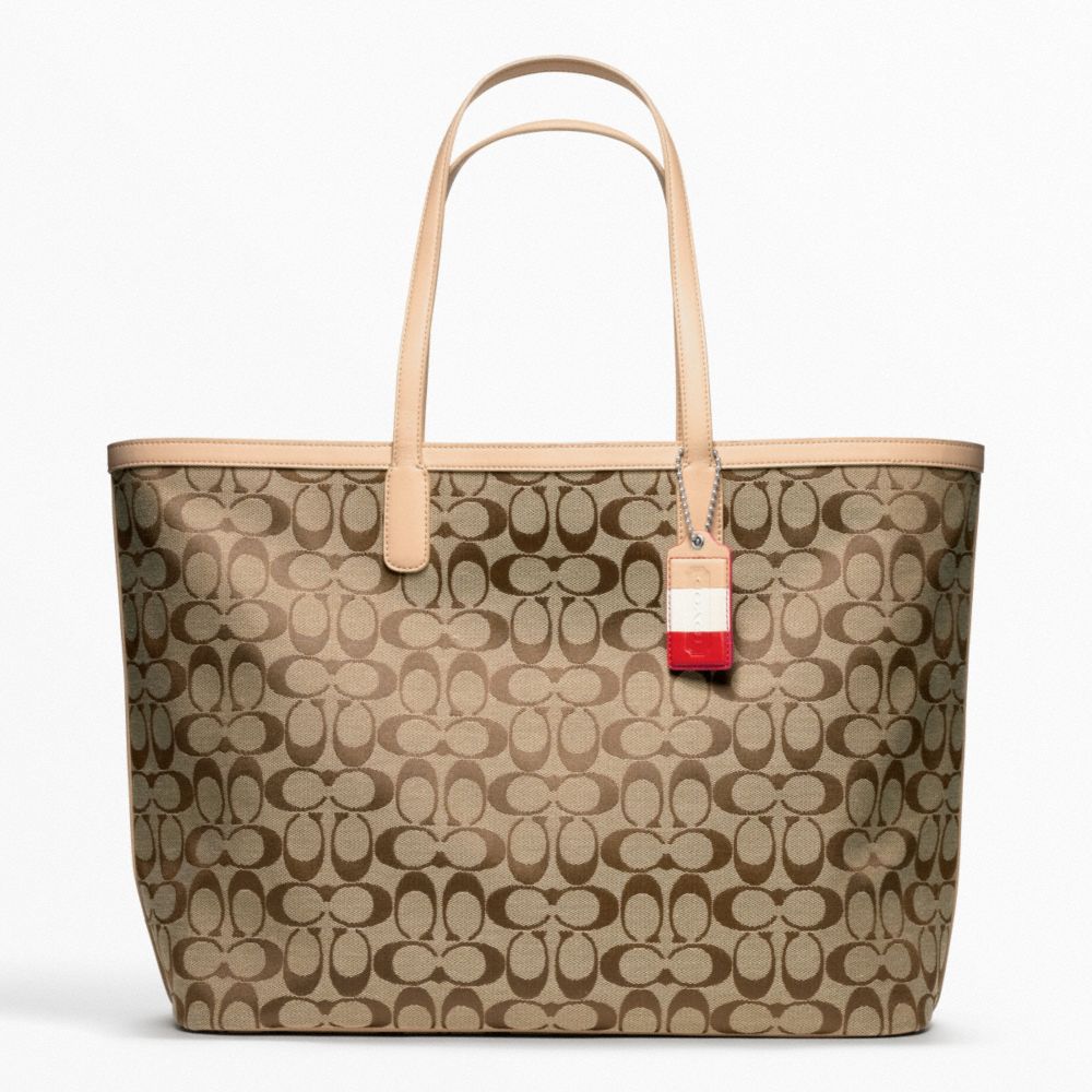 PARK METRO SIGNATURE TOTE (COACH F27393) on