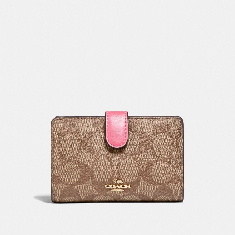 MEDIUM CORNER ZIP WALLET IN SIGNATURE CANVAS - KHAKI/PINK RUBY/GOLD - COACH F23553