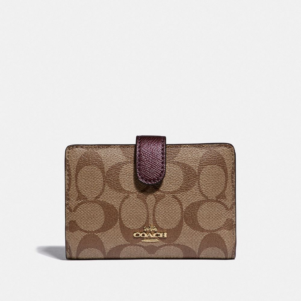 COACH MEDIUM CORNER ZIP WALLET IN SIGNATURE CANVAS - KHAKI/METALLIC RASPBERRY/LIGHT GOLD - F23553