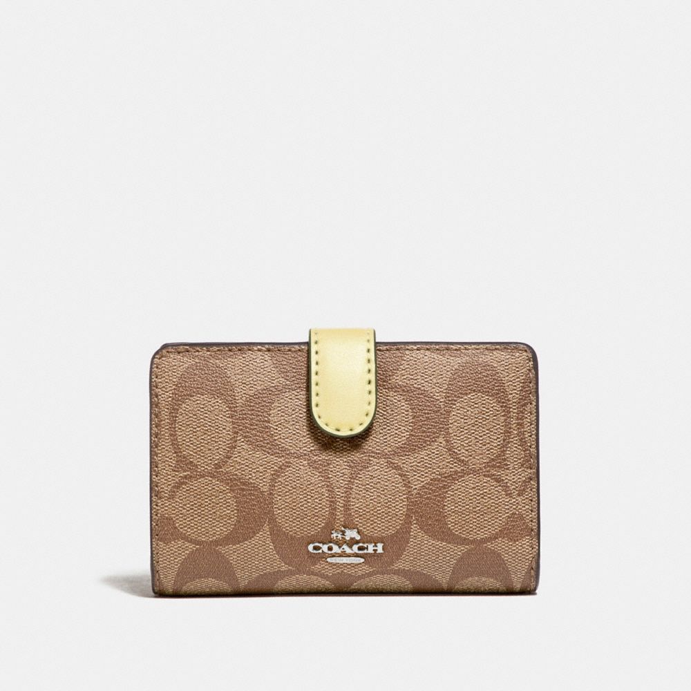 COACH MEDIUM CORNER ZIP WALLET IN SIGNATURE CANVAS - khaki/vanilla/silver - f23553