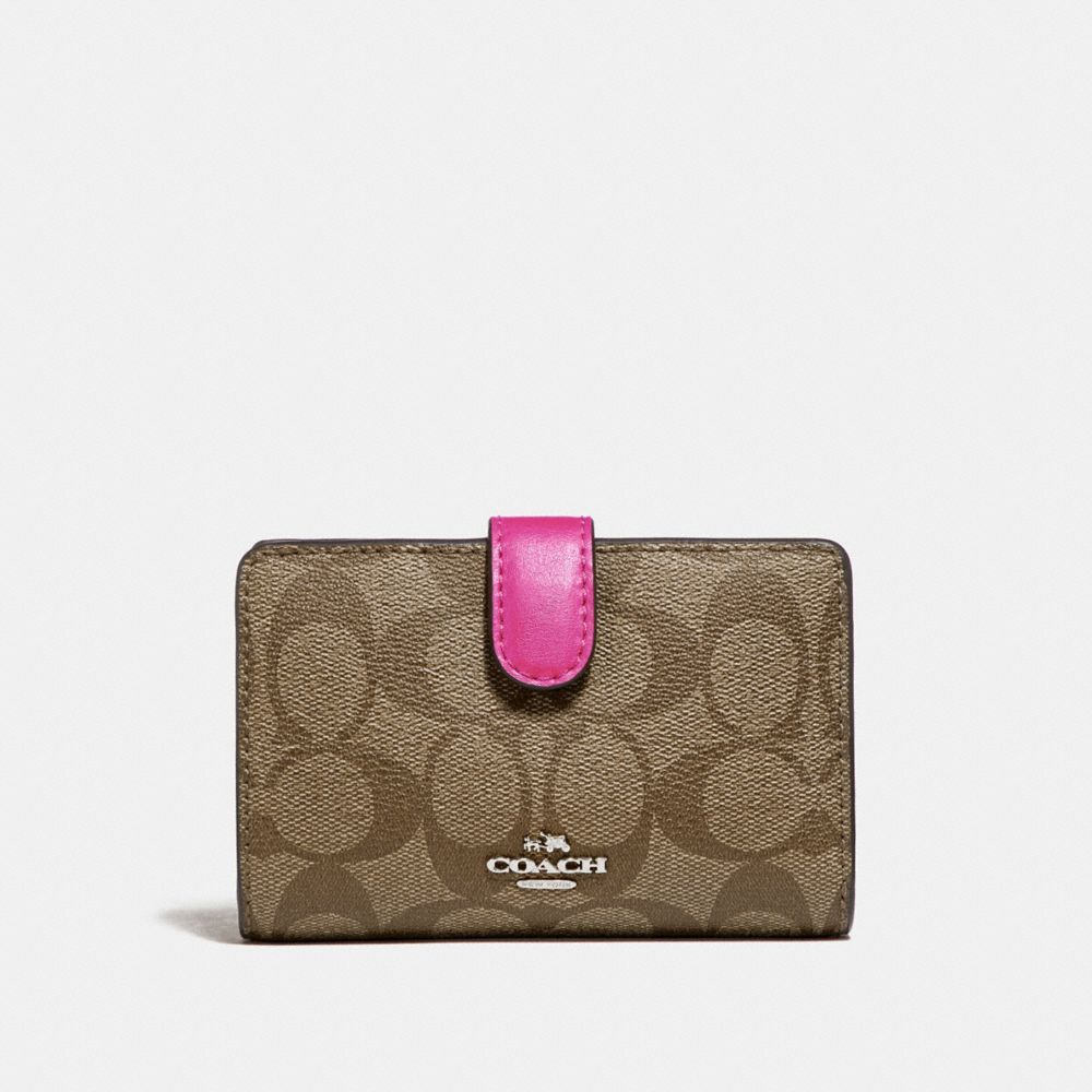 COACH MEDIUM CORNER ZIP WALLET IN SIGNATURE CANVAS - KHAKI/CERISE/SILVER - F23553