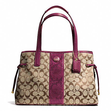 SIGNATURE STRIPE PYTHON STRIPE CARRYALL - COACH F24882 - ONE-COLOR