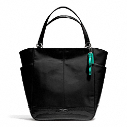 PARK PATENT NORTH/SOUTH TOTE - f24893 - SILVER/BLACK