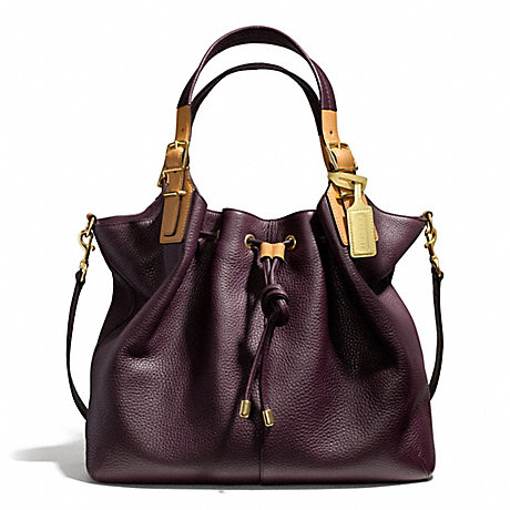 SOFT DRAWSTRING XL SHOULDER BAG IN PEBBLED LEATHER - COACH F25307 - BRASS/EGGPLANT