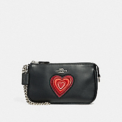 COACH LARGE WRISTLET 19 WITH HEART EMBROIDERY - SILVER/BLACK - F25890