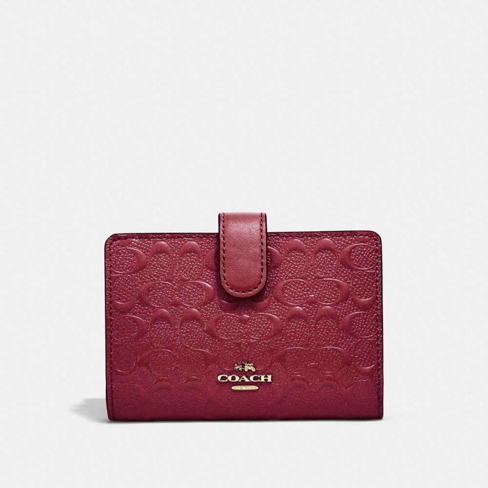 COACH MEDIUM CORNER ZIP WALLET IN SIGNATURE LEATHER - CHERRY /LIGHT GOLD - F25937