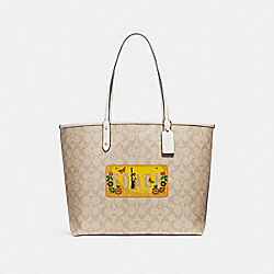 REVERSIBLE CITY TOTE IN SIGNATURE CANVAS WITH ROADTRIP MOTIF - COACH f26920 - LIGHT KHAKI/CHALK/LIGHT GOLD