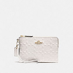 CORNER ZIP WRISTLET IN SIGNATURE LEATHER - f30049 - CHALK/IMITATION GOLD