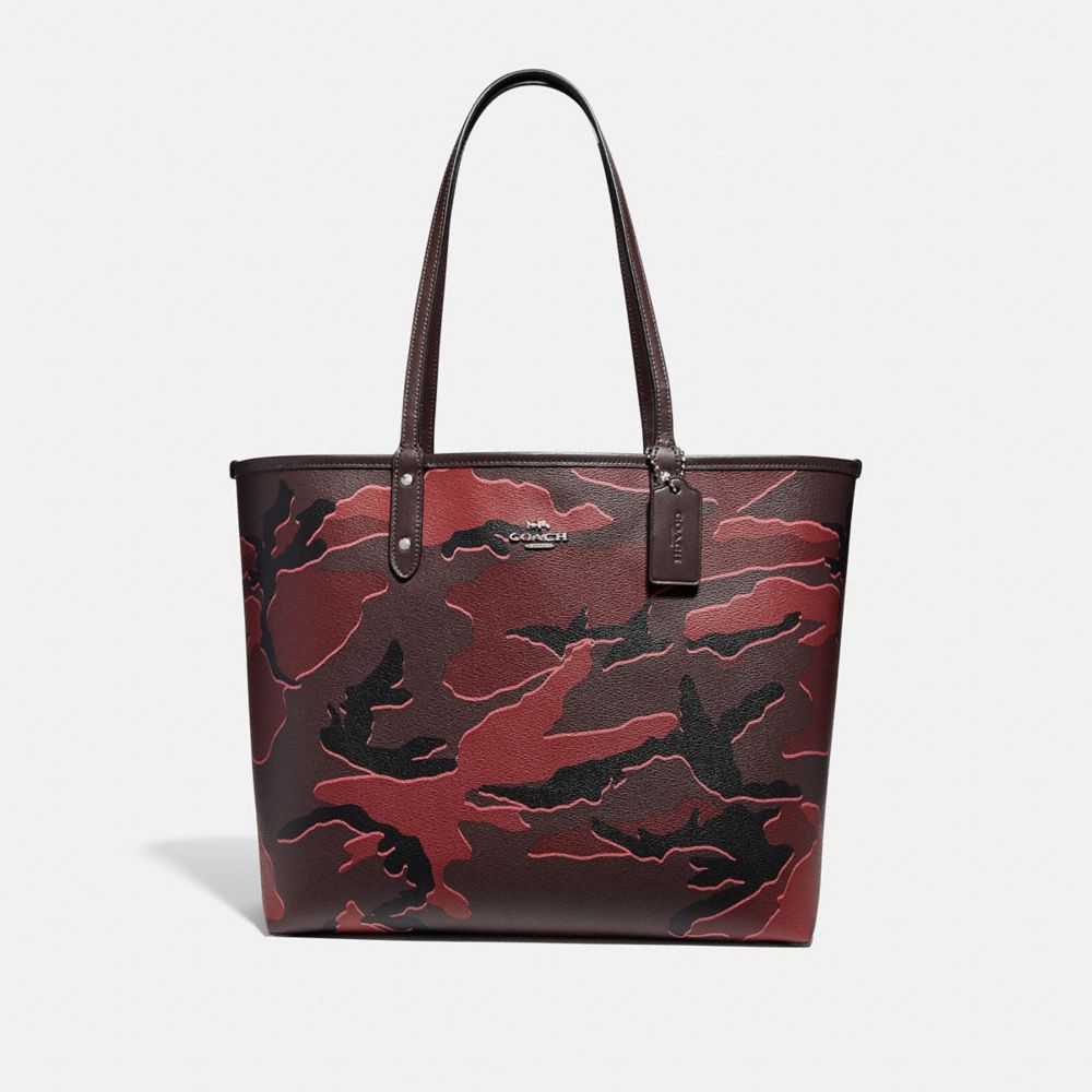 REVERSIBLE CITY TOTE WITH WILD CAMO PRINT - F31451 - BURGUNDY MULTI/SILVER