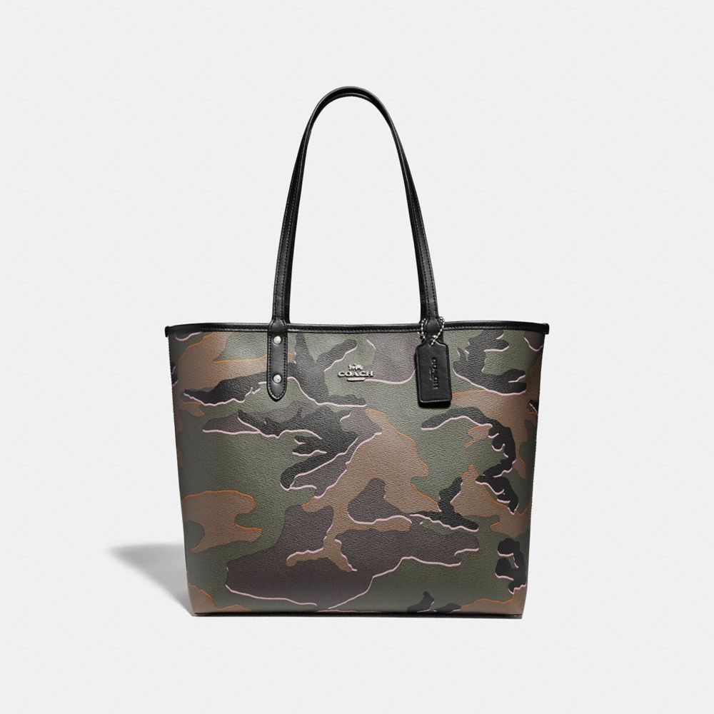 REVERSIBLE CITY TOTE WITH WILD CAMO PRINT - F31451 - GREEN MULTI/SILVER